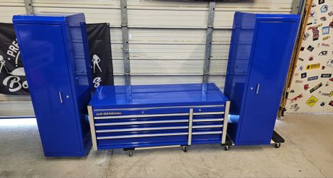 US General 56" Top Box and 2 End Lockers