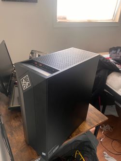 Black gaming pc comes with over 50 paid games