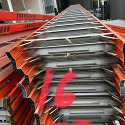 Escalera de 16 pies de fibra de vidrio doble su vida casi nueva