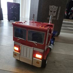 Robosen Flagship Edition Optimus prime self converting transformer! Limited edition