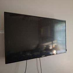 42" TV with Wall Mount No Remote