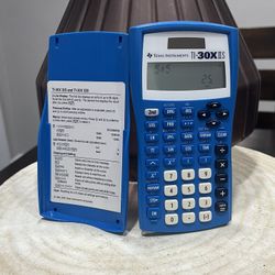 Texas Instruments TI-30X IIS Blue Scientific Calculator  Tested & Works