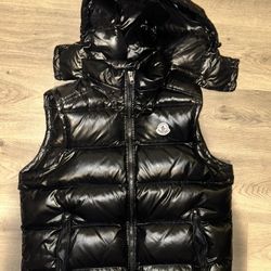 BORMES HOODED DOWN VEST
