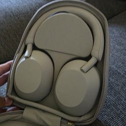 Sony XM5 Headphones