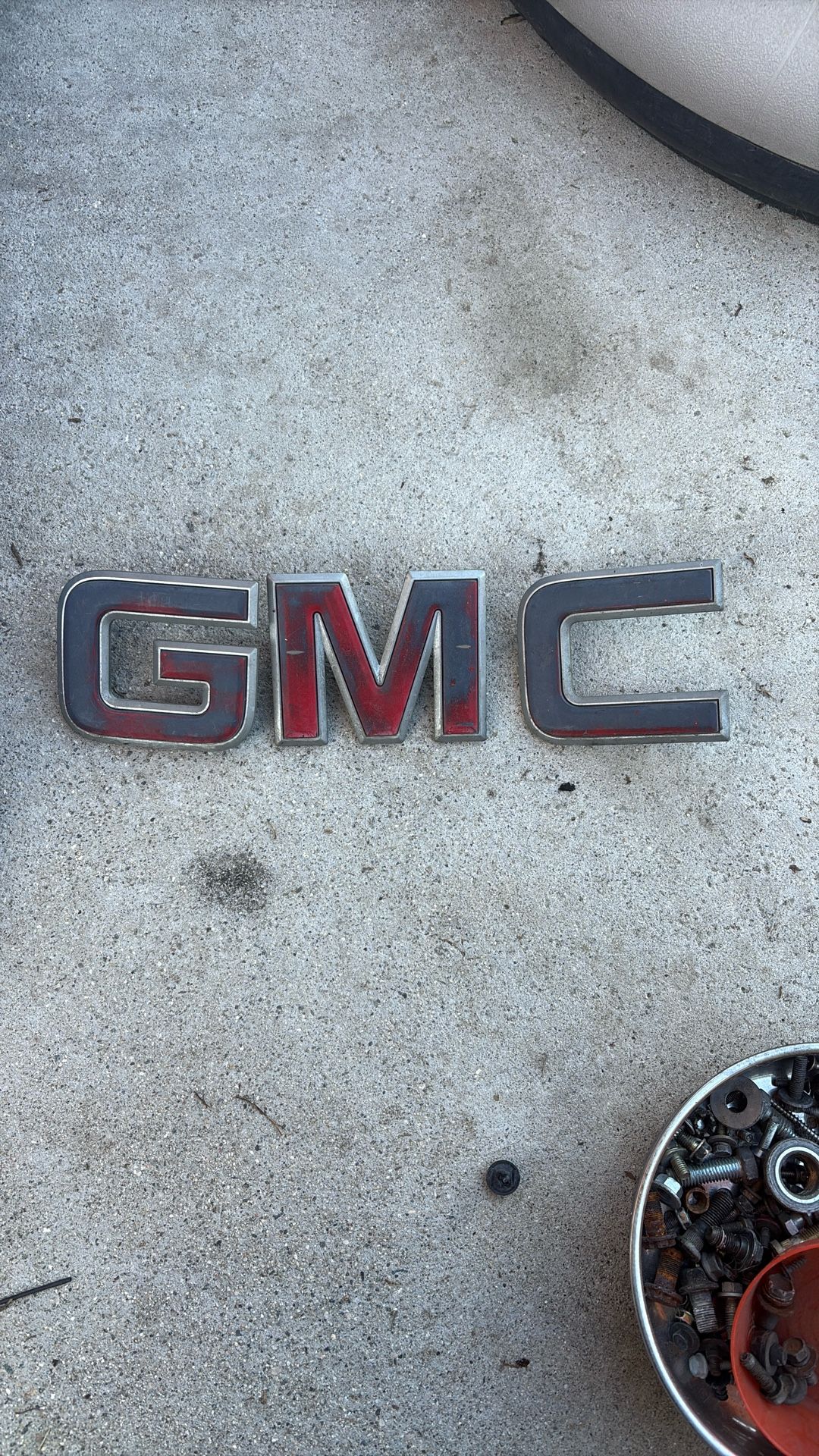 GMC (OEM) Grill emblem
