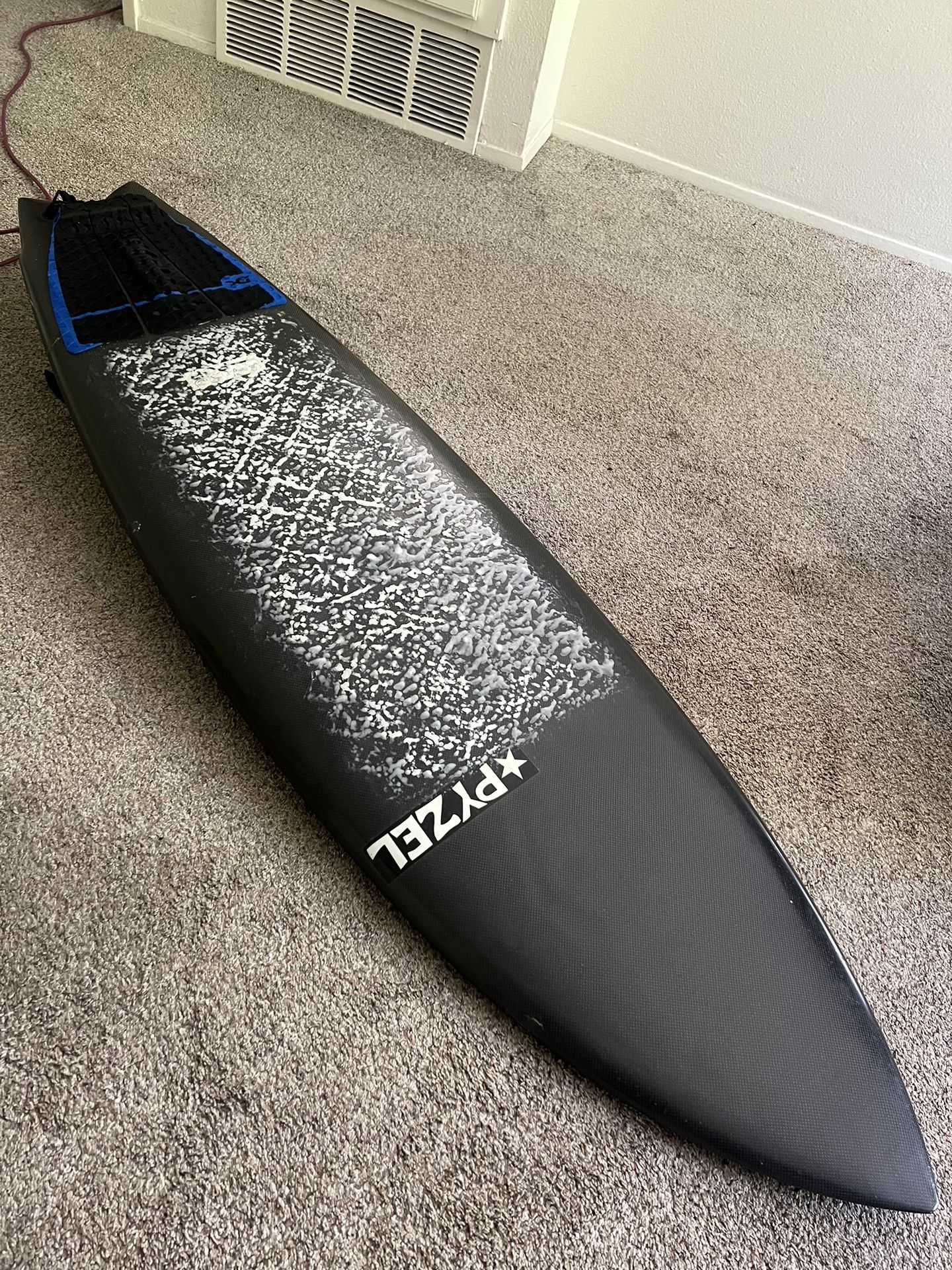 Surfboard Dark Arts Pyzel Astro 5’8