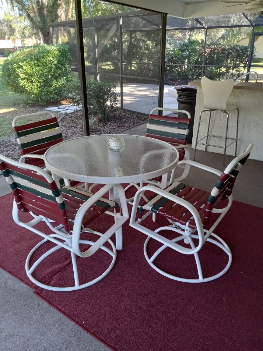 Patio table with 4 Chairs