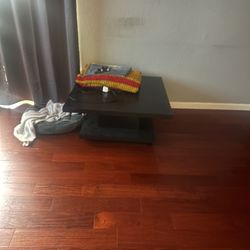 ***FREE*** Coffee Table 35inX35in