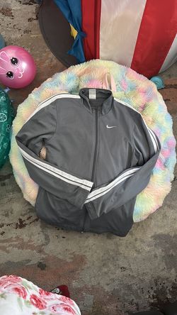Nike track sweater for men Size Medium