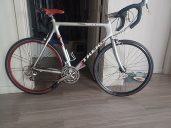 Trek 5200  OCLV  CARBON.