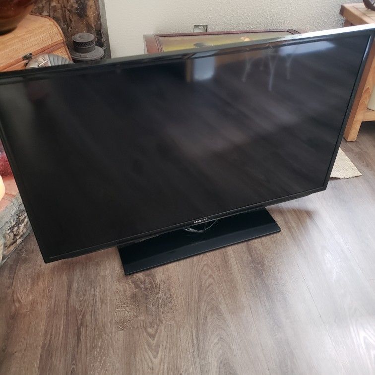 40" Samsung Computer Monitor