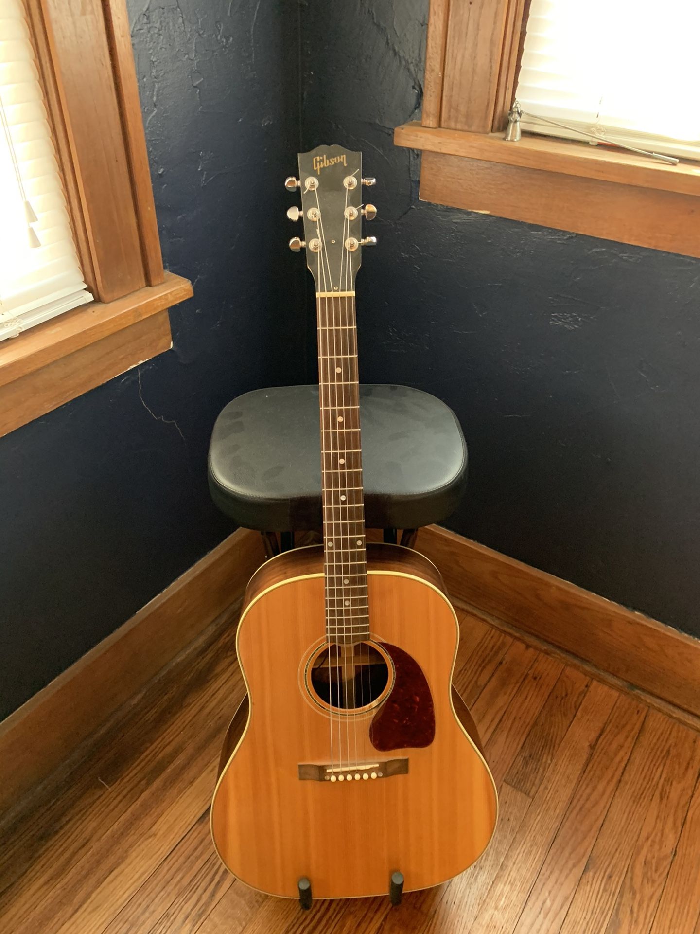 Gibson J-15 acoustic/electric