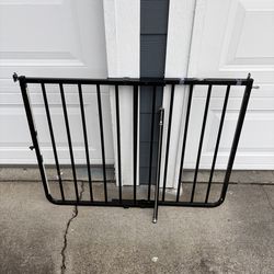 Baby gate adjustable width