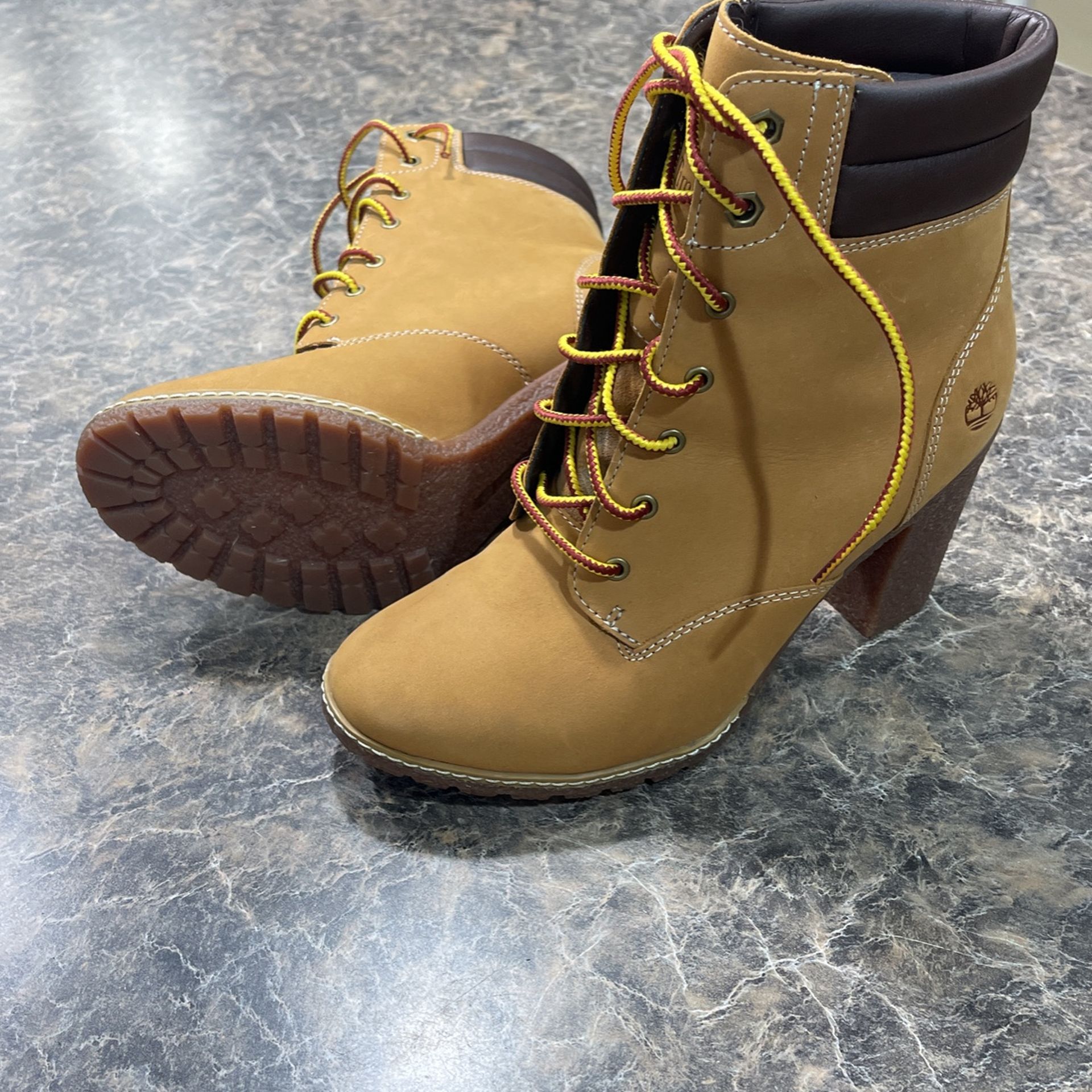 Timberland Heels Size 7.5 Never worn