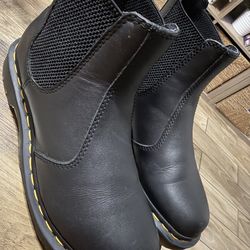 Dr. Martens Size: UK 6 7M