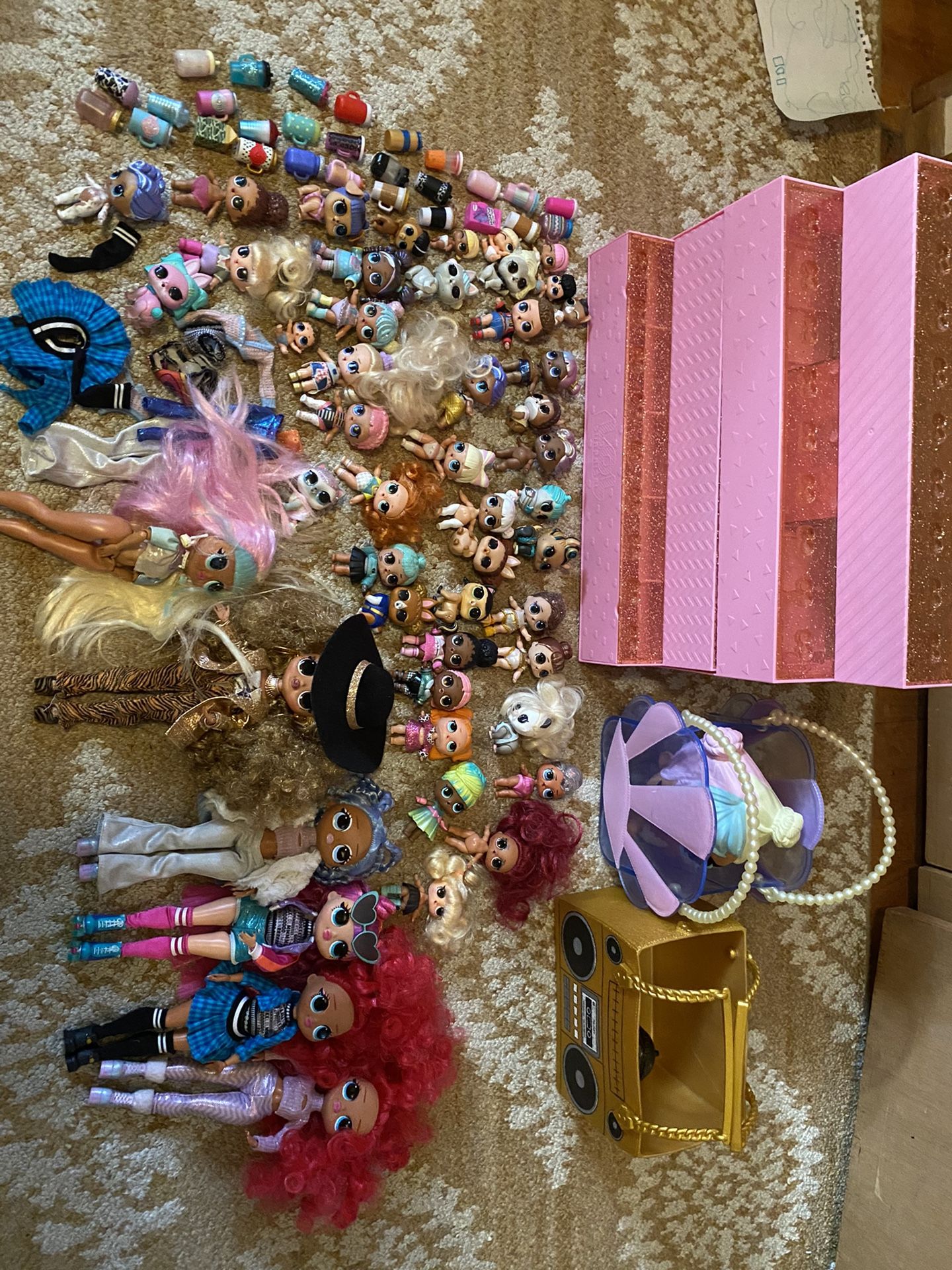 Lol Surprises Huge Lot Of Lol Dolls And Omg Accessories Stand/playhouse