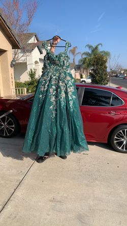Quinceañera Dress Size L With Necklace And Crown