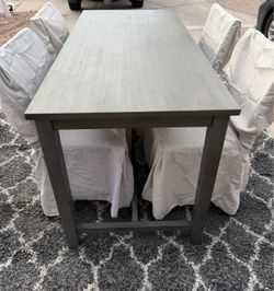 5 piece dining set with carpet included
