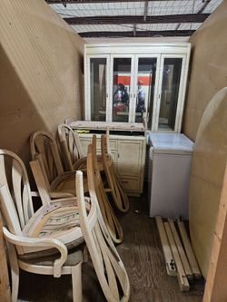 Hi I'm selling my Dinette set