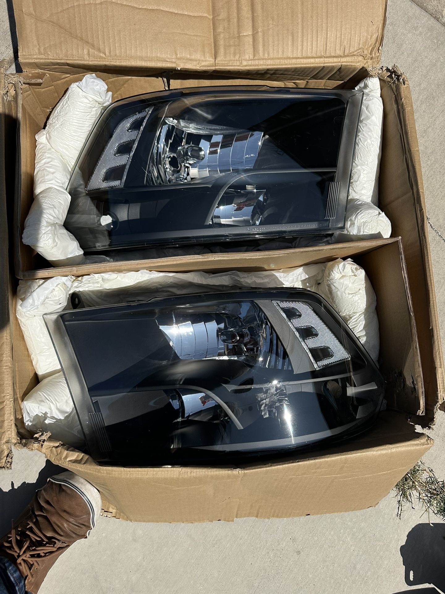 Dodge Ram New Black Housing Headlights 09-18
