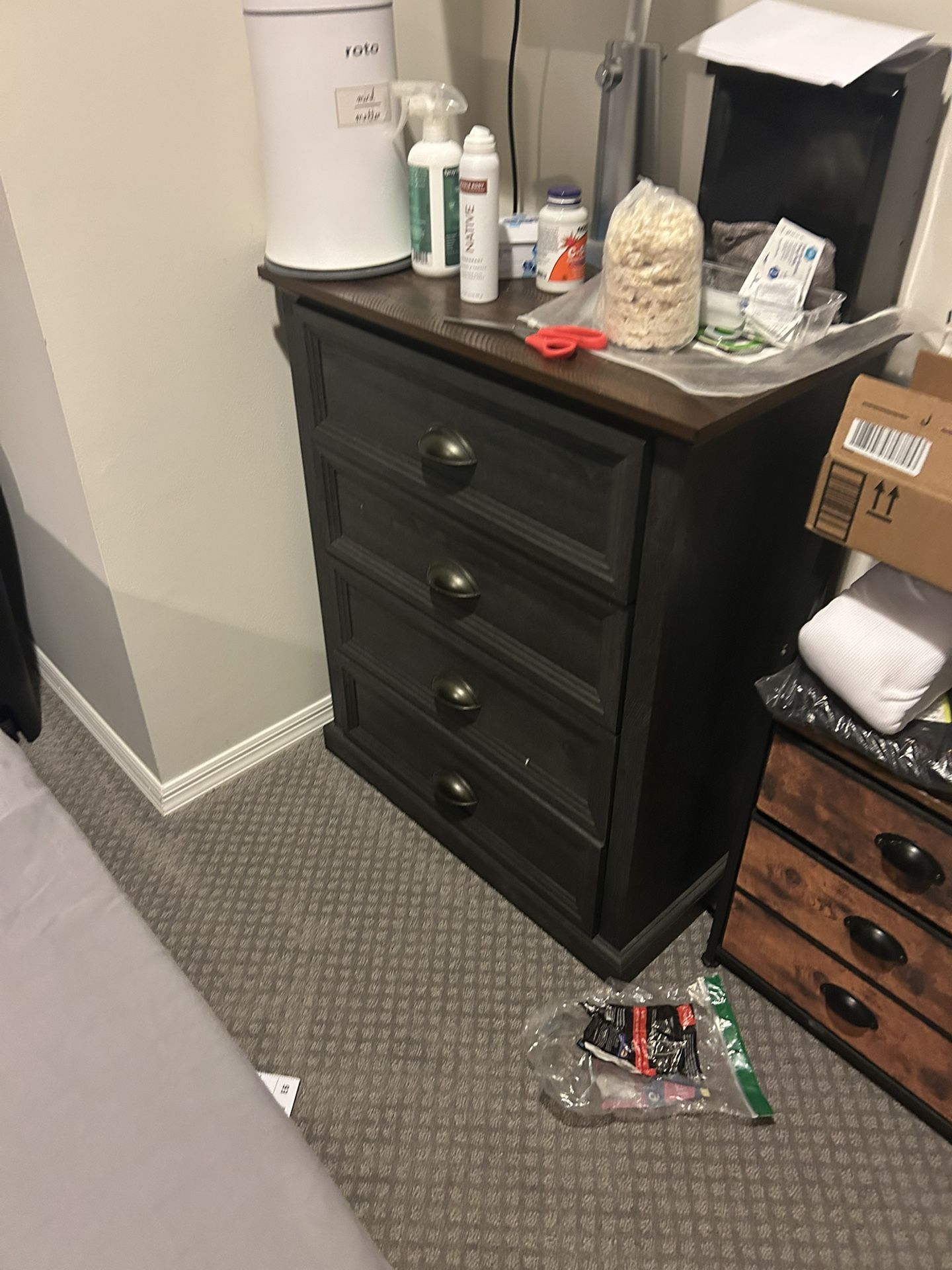 Nice Single Dresser With 4 Drawers