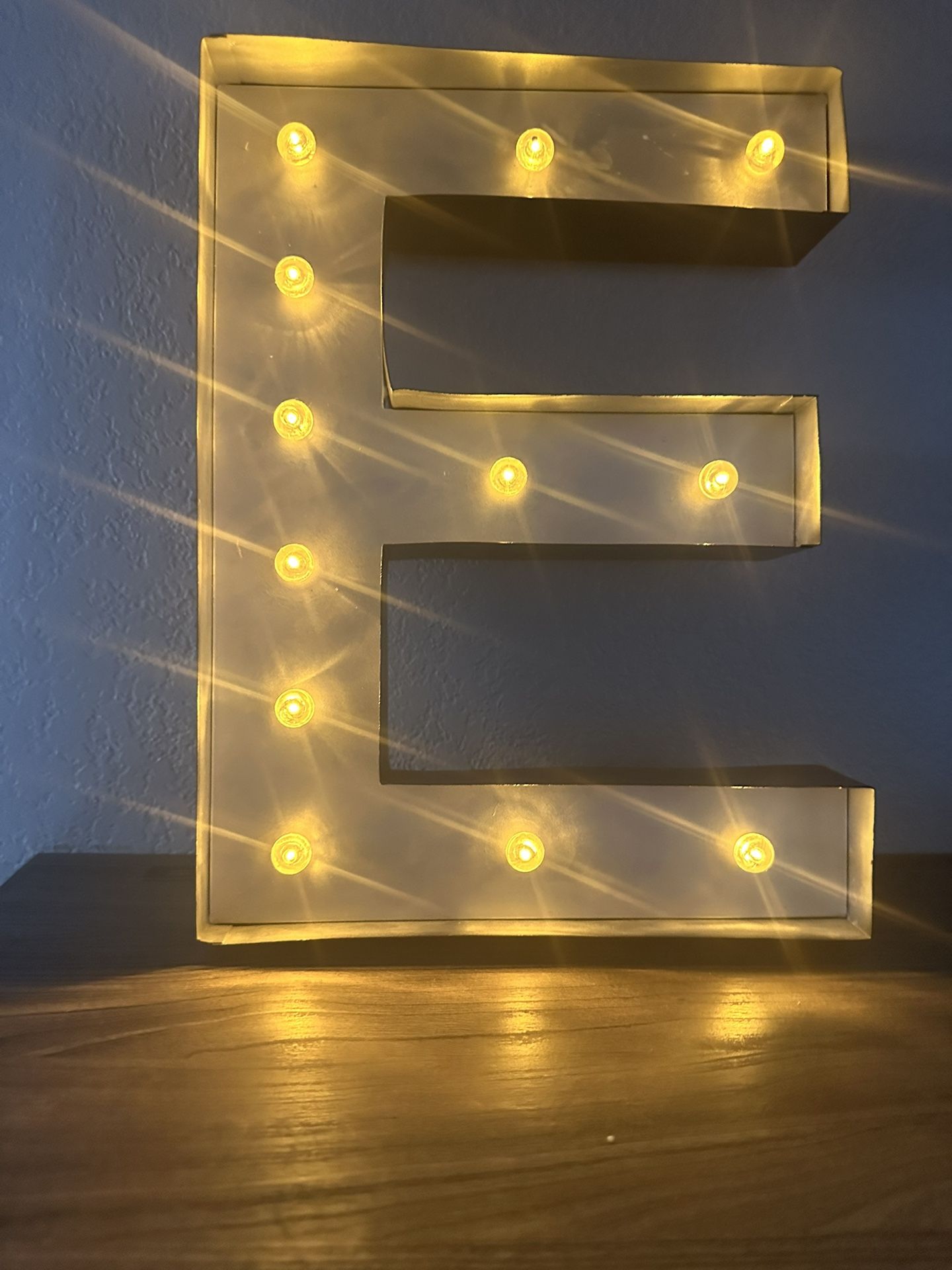  💡 MARQUEE Light  Up Letter E  Decor / 13”