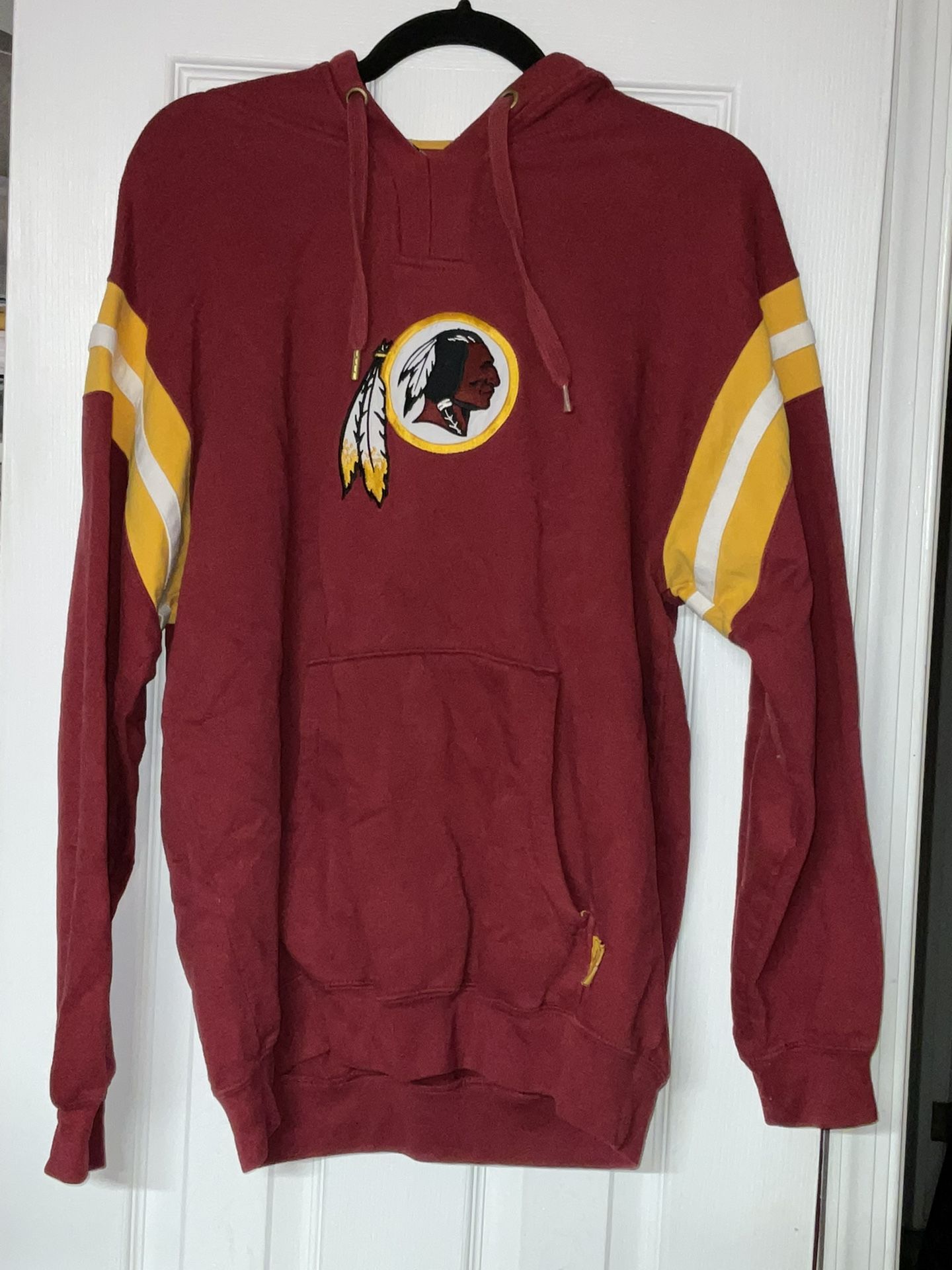 Washington Redskins Pullover Hooded Sweatshirt Hoodie NFL Embroidered XL  No rips, tears or stains (I have 20+ Redskins, WFT items listed - I will com