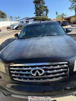 Infiniti FX 35 crossover sports model SUV