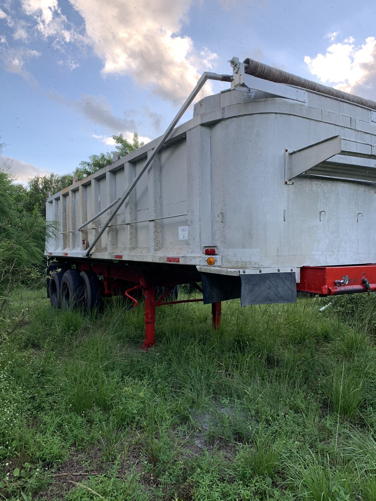 Dump trailer