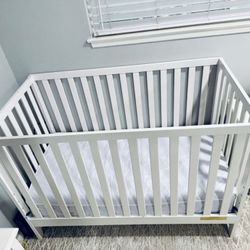 White baby Crib - Standard Size 
