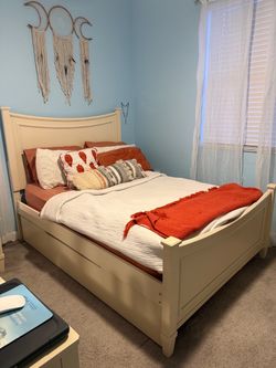 4 Piece Cream Furniture Set (USED!) Full Size Bed