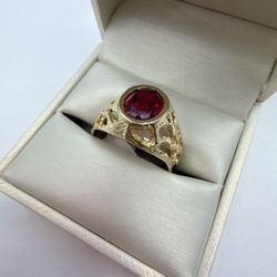 14KT YELLOW GOLD NUGGET DESIGN RING W/RED CENTER STONE 7.7GR SIZE11
