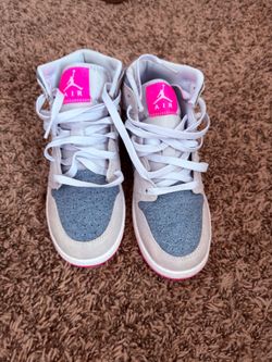 Nike Air Jordan 1 Mid GS Size 4Y – Brand New, Never Worn
