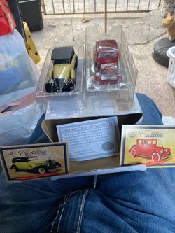 Cadillac Classics Die-Cast Model Cars Set of 2