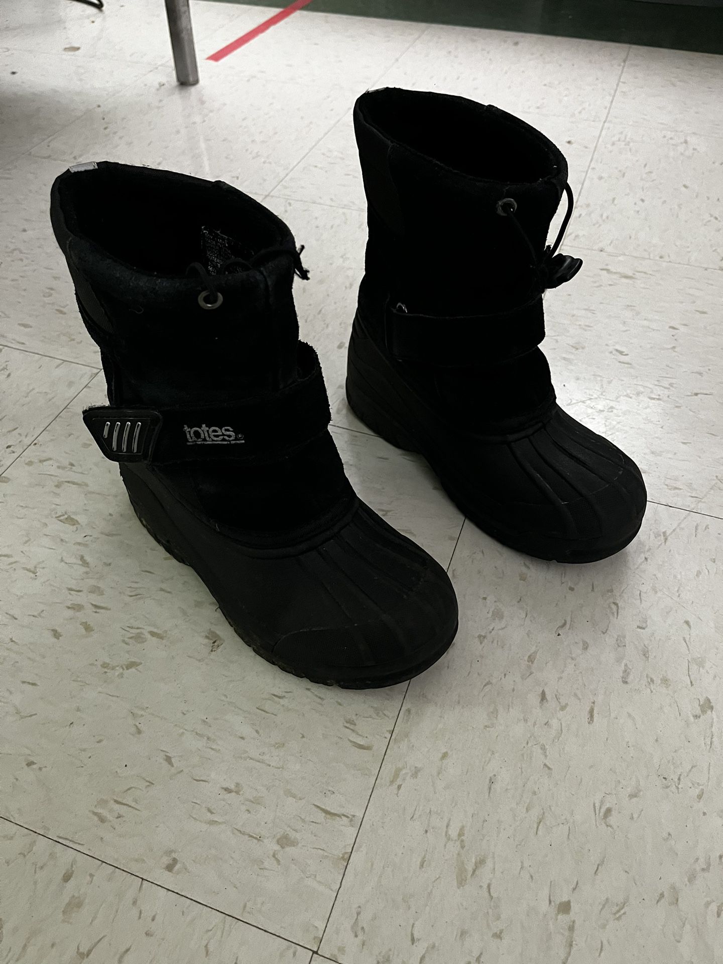TOTES BOYS BLACK SNOW BOOTS SZ 1 Med Shoes