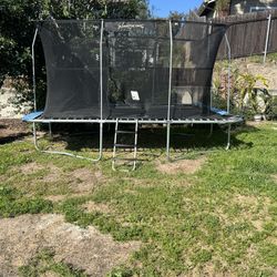 Free Trampoline 
