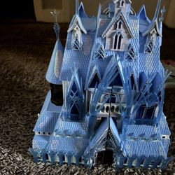 Frozen Doll House 