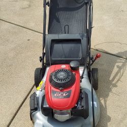 Self Propelled Lawn Mower  Honda Platinum
