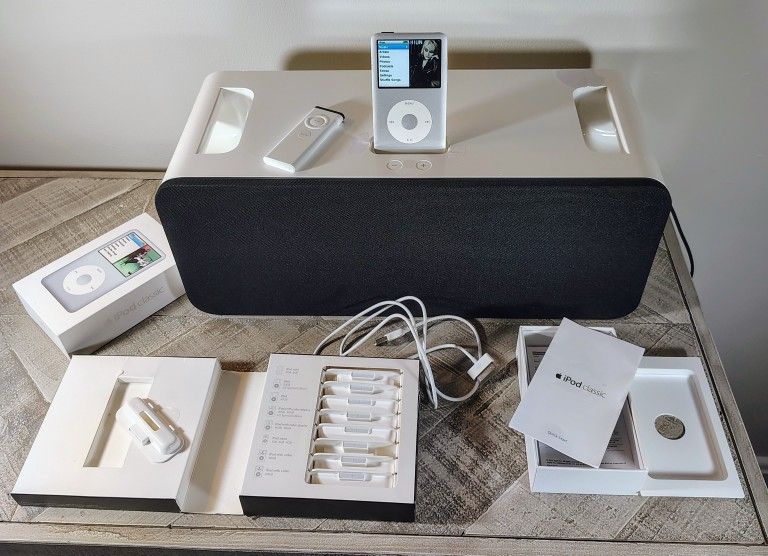 Apple Sound System.