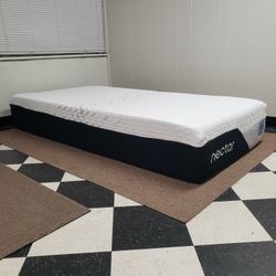 Extra Long Twin size mattress - can DELIVER almost anywhere for $20 extra - gently used and in LIKE NEW condition 😍