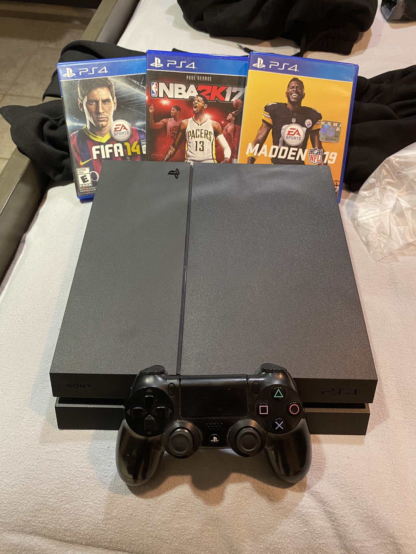 PS4 With 3 Games And Controller 