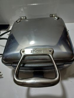  All Clad Waffler 4 Square 6066 Stainless Steel Waffle Maker. Gently used