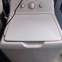 1 Year Old Hotpoint Washing Machine 