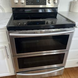 Samsung Stove, Double Oven. Everything Work  Pick Up In Auburn. 