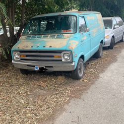 74. Dodge Van tradesmen 100.