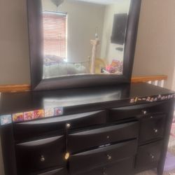 Dresser 