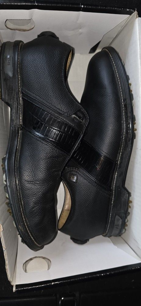 FootJoy Premiere Dryjoys mens golf shoes with ratchet lace system.