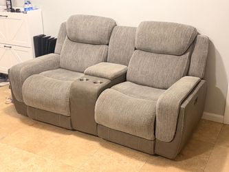 Dual Power Reclining Loveseat w/ Power Headrests, USB & Console