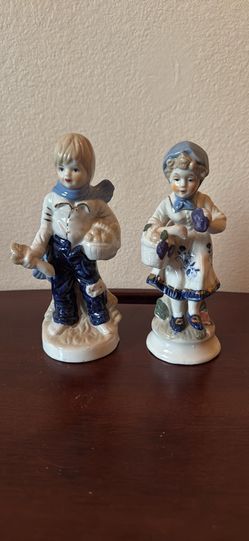 Charming Porcelain figurine set