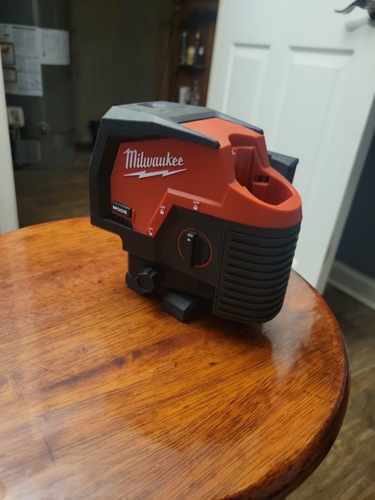 Milwaukee Cross Line and Plumb Points Lazer